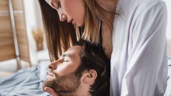 Ilmu Buat Wanita Jatuh Cinta Secara Alami dan Aman